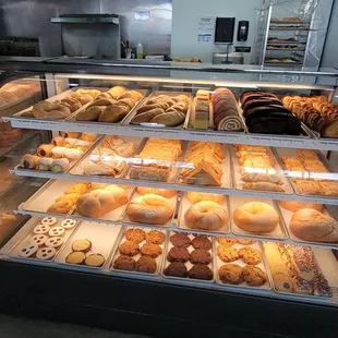 DESSERT AND PASTRIES  CASE
