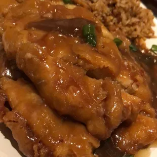 Excellent almond boneless chicken and the gravy is just right