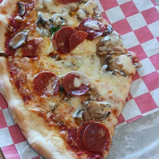 2 slices of pepperoni/mushroom pizza