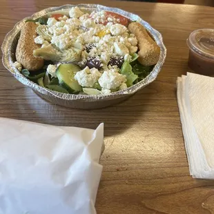 Greek salad . N sub