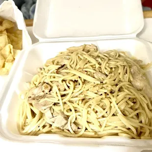 Chicken Lo Mein with No veggies.