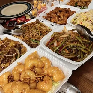 Chow fun/mein general chicken, fried rice (gluten free no soy sauce), pork ribs, string beans (hard pass on the soggy string beans)