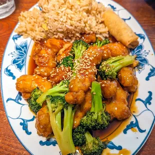 Sesame Chicken, Broccoli, Rice, Veggie Roll