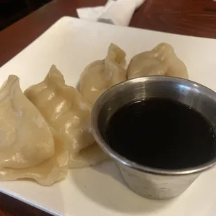 Steamed pot sticker