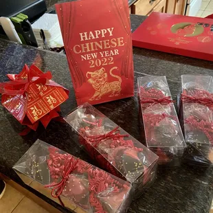 Special Lunar new year cookie set!  Pretty and delish!