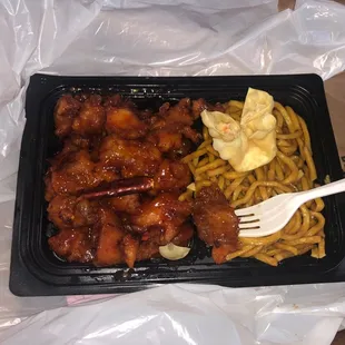 General Chicken with lo mein and crab rangoon