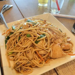 Chicken Lo Mein