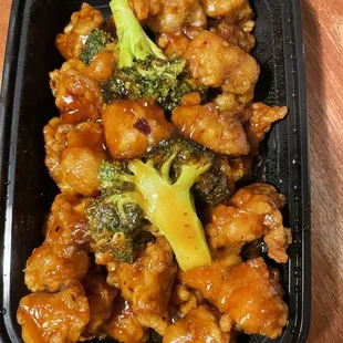 a tray of chicken and broccoli