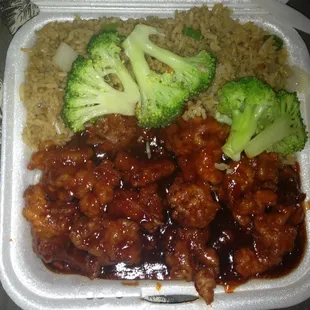 Huge portion of General Tso's chicken for only $5.25 for their lunch special. Heavy on the sauce, but decent.