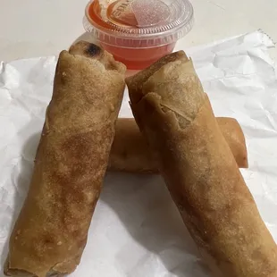I enjoyed their spring roll-type egg rolls with my lunch. I would order or recommend tho not normally my thing. 11/8/21.