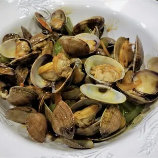 Clams purchased from Wong Tung Seafood, cooked by Fortune Garden!  Both are in ID!