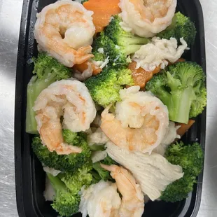 Steam Shrimp and chicken broccoli