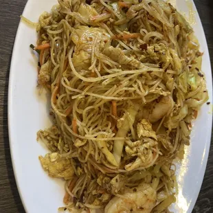 Singapore Fried Noodle with seafood