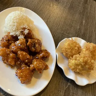 General Tso&apos;s Chicken lunch portion