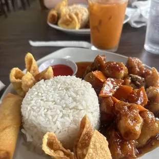 Lunch Menu General Tsos Chicken and Tai Thai Iced Tea