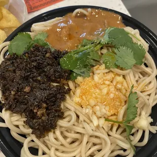 N13 Sichuan Dan Dan noodle (minced pork/chili oil/sesame/peanuts)