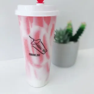 Strawberry YoYo: Strawberry  smoothie with yogurt wall