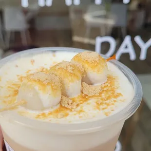 Mochi with soybean powder was so delicious