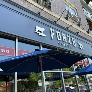 the outside of a restaurant