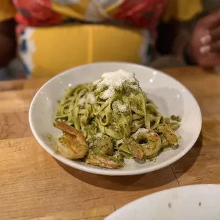 Linguine Al pesto e gamberi