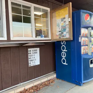 ows a vending machine