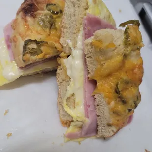 Who want delicious breakfast or lunch .