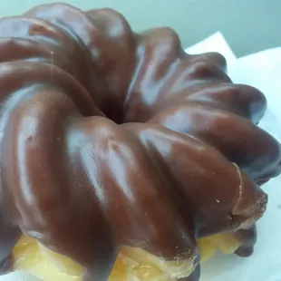 Chocolate French Cruller is yummy.