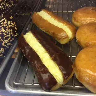 This fosters had a good selection of donuts to pick from, the staff was very friendly and helpful. It was worth the drive!