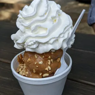 Peanut butter sundae