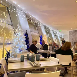 It's a WOW from the moment you enter the Founder's Lounge for the holidays!