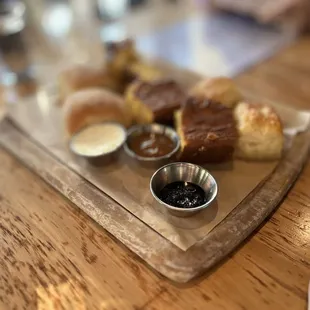 Seasonal bread plate