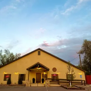 Front enterance of Fountain Creek Winery &amp; Eatery