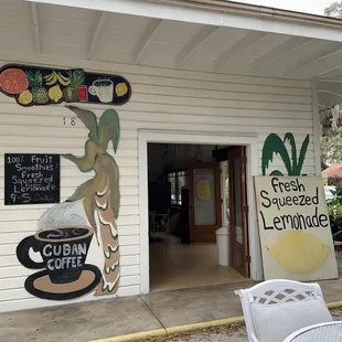 Cuban coffee, frozen lemonade, smoothie's