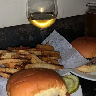 Burger, fries &amp; wine