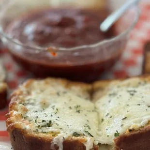 Garlic Cheese Bread with Marinara