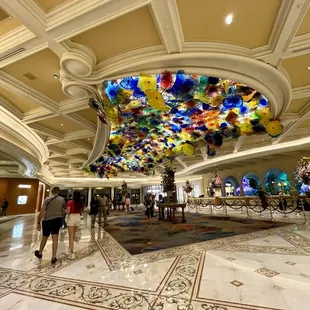 "Fiori di Como," the glass sculpture that hangs from the ceiling in Bellagio's lobby.