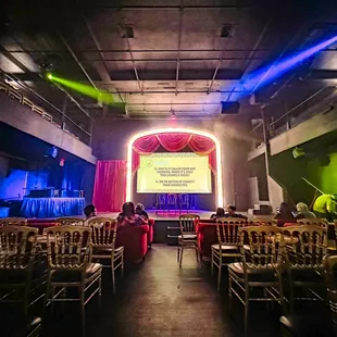 Get to the show early so you can get the seat you want and write on a sticky note!