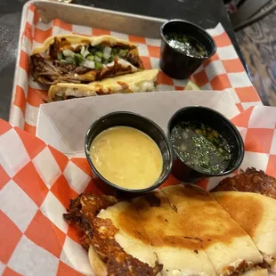 Hands down some of the best tacos and cheesy bread I've had in my life.