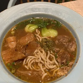 112. Braised Beef & Tendon Noodles Soup