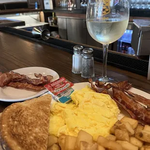Yes! The 9 oz wine and the extra bacon. Not pictured: the VERY festive college lads from Ireland who were primed &amp; ready at 7am.