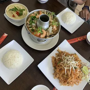 Green curry with chicken, tom yum soup, and pad thai
