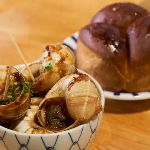 XO Escargot w/ Milkbread