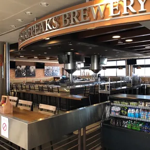 Four Peaks Brewery closed in the middle of the day at Phoenix airport!