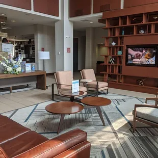 Nice comfortable lobby area with bar and restaurant attached.