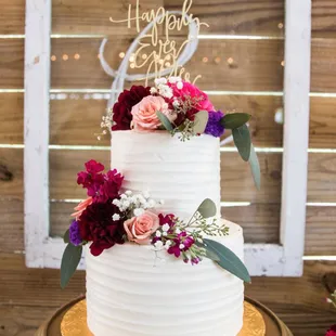 Wedding cake (vanilla bean, vanilla mousse filling, and vanilla buttercream icing)