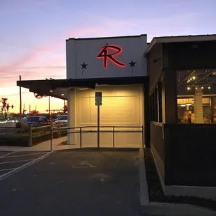 the outside of a restaurant