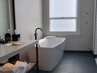 Glass Light Hotel & Gallery, Autograph Collection