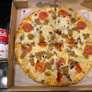 12&quot; Pepperoni, Sausage &amp; mushroom on thin crust with white &amp; garlic sauces.