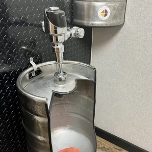 Cool urinal and rest