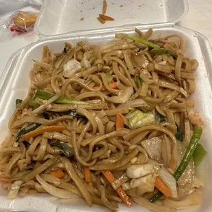 Chicken Lo Mein